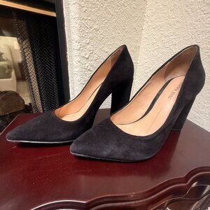 Suede Black Pumps